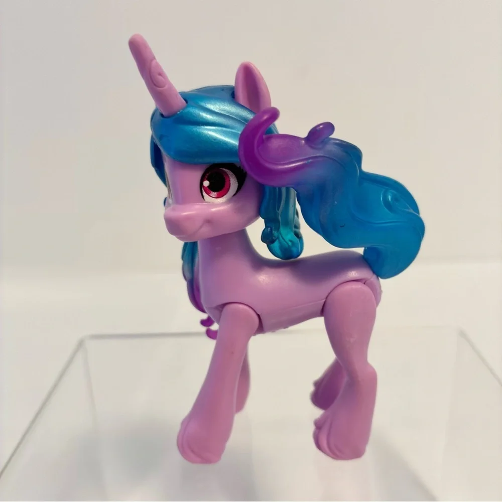 My Little Pony: A New Generation Sunny Starscout & Izzy Moonbow Action Figures